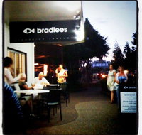 Bradlees on the Beach - Sydneys Hotel