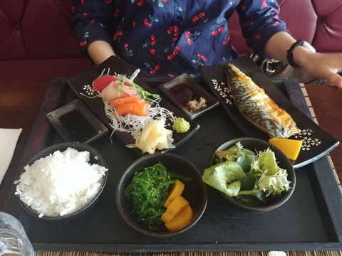 Alice's Makan - Sydneys Hotel 0