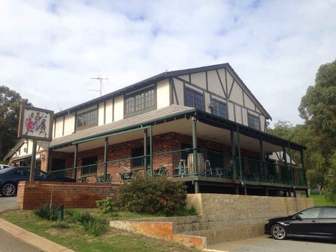 Vernon Arms Tavern - Sydneys Hotel 0