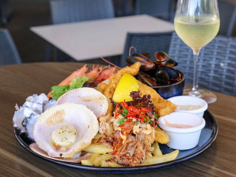 Oyster Bar Darwin - Sydneys Hotel 1