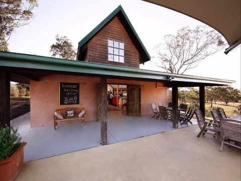 Petersons Wines On Broke Road - Sydneys Hotel 0
