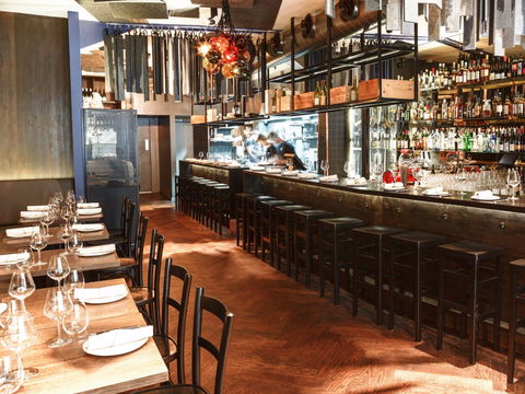 Monopole - Sydneys Hotel 1
