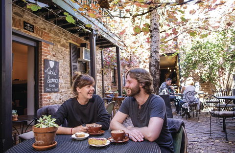 Alby & Esther's - Sydneys Hotel 2
