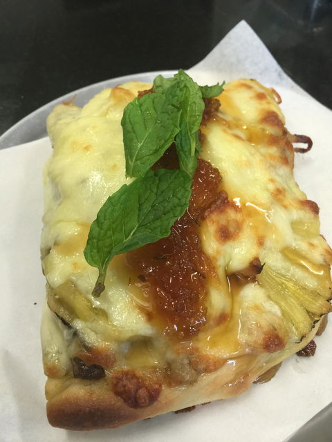 Martinelli Pizza Bar - Sydneys Hotel 3