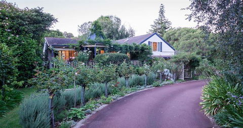 Ruby's Cafe - Sydneys Hotel 16