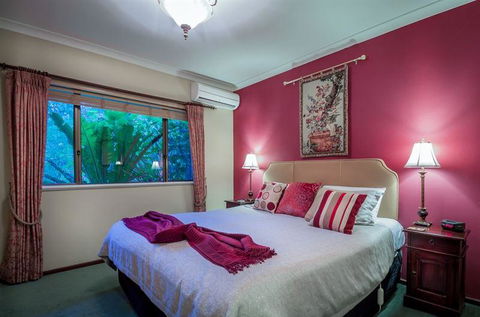 Ruby's Cafe - Sydneys Hotel 21