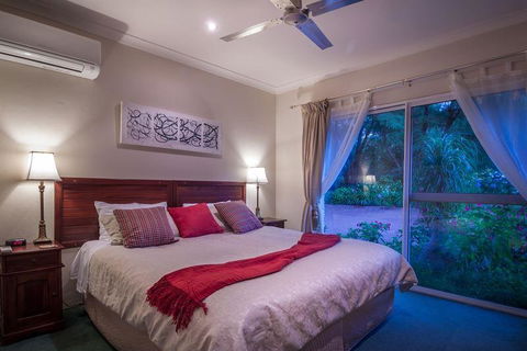 Ruby's Cafe - Sydneys Hotel 23
