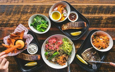 Salmon & Bear - Sydneys Hotel 10