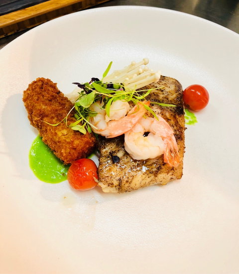 Essence Bar & Grill - Sydneys Hotel 3