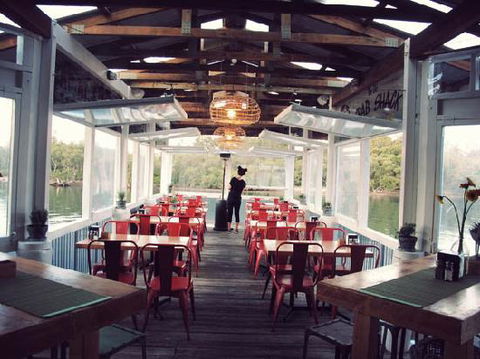 Woy Woy Fishermen’s Wharf - Sydneys Hotel 0