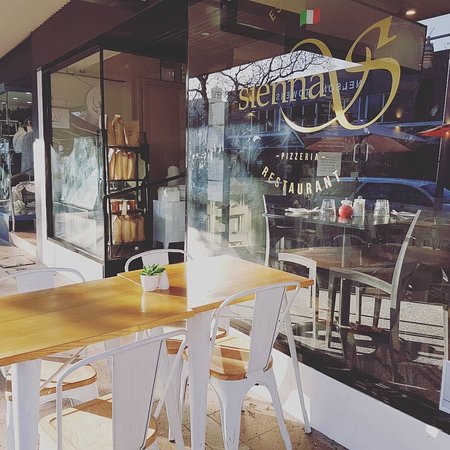Sienna’s Pizzeria + Bar & Restaurant - Sydneys Hotel 0