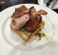 Piccolo's - Sydneys Hotel