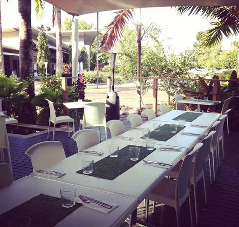 Lime Tree Bar & Restaurant - Sydneys Hotel 10