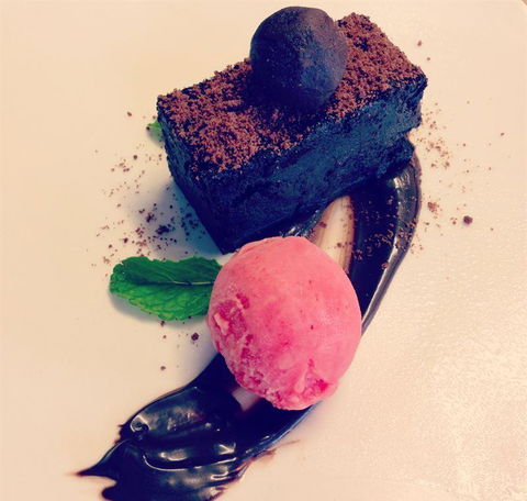Lime Tree Bar & Restaurant - Sydneys Hotel 14