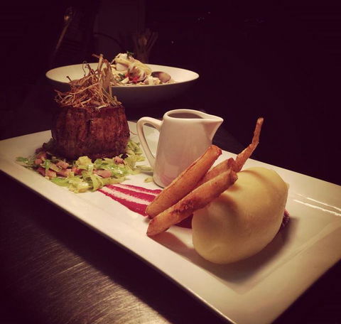 Lime Tree Bar & Restaurant - Sydneys Hotel 7
