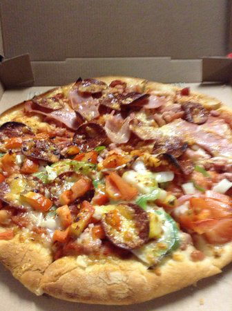 Scarborough Pizza - Sydneys Hotel 0