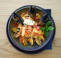 Sneaky's Restaurant - Sydneys Hotel