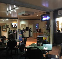 Middle Green - Sydneys Hotel
