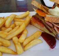 Trinity Beach Bar  Grill - Sydneys Hotel