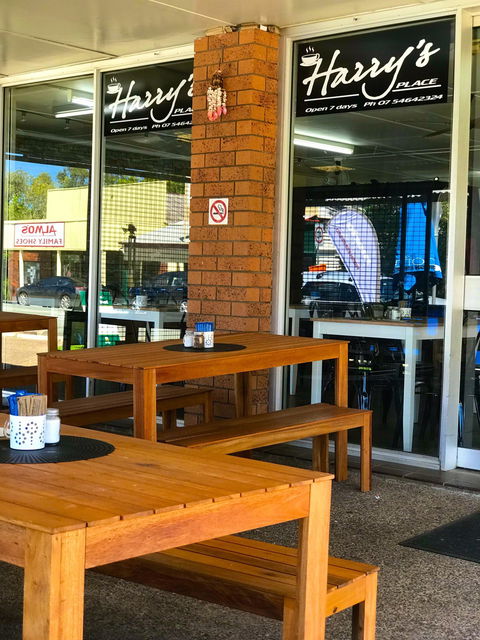 Harry's Place Cafe - Sydneys Hotel 3