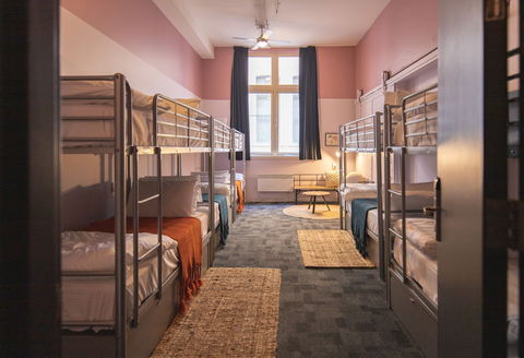 United Backpackers - Sydneys Hotel 11