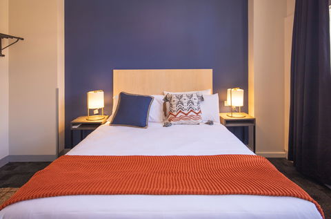 United Backpackers - Sydneys Hotel 13