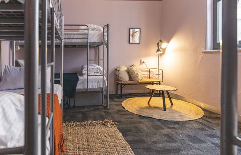 United Backpackers - Sydneys Hotel 7