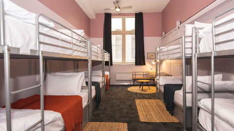 United Backpackers - Sydneys Hotel 10