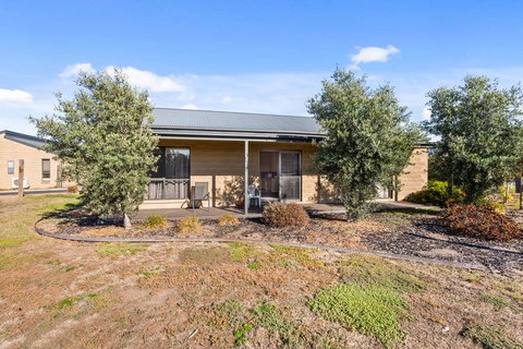 Quality Suites Point Cook Seasons 5 - Sydneys Hotel 2