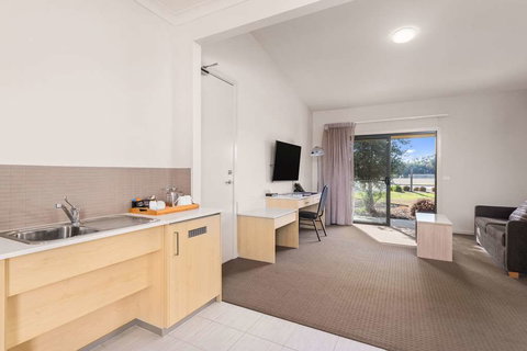 Quality Suites Point Cook Seasons 5 - Sydneys Hotel 16