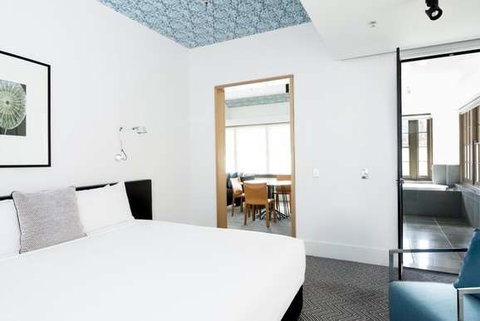 Peppers Gallery Hotel, Canberra - Sydneys Hotel 12