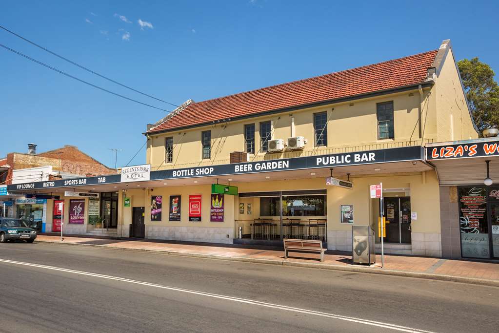  Sydneys Hotel
