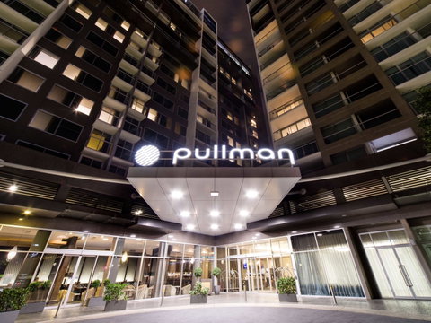 Pullman Adelaide - Sydneys Hotel 0