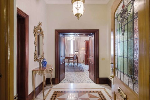 The Hotel Windsor - Sydneys Hotel 1