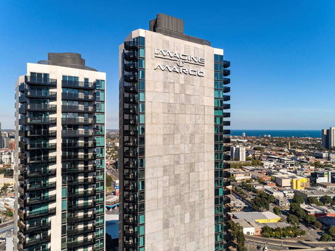 Imagine Marco - Sydneys Hotel 0