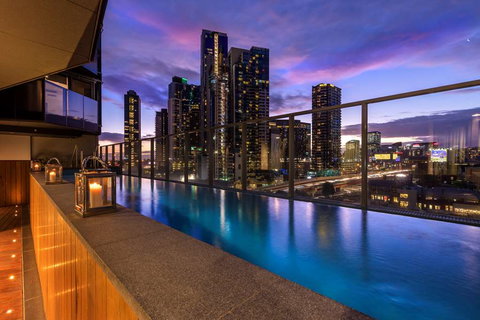 Imagine Marco - Sydneys Hotel 2
