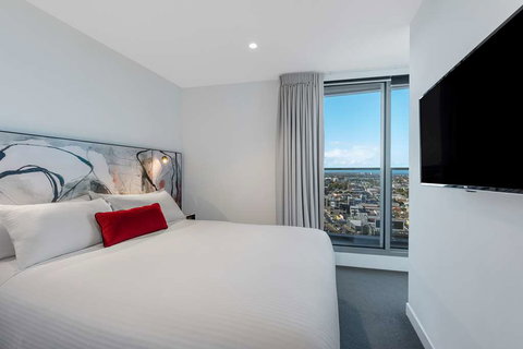 Imagine Marco - Sydneys Hotel 5