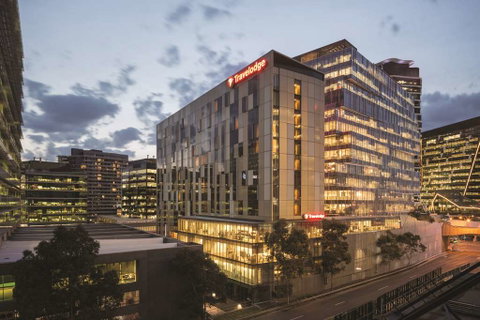 Travelodge Melbourne Docklands - Sydneys Hotel 0
