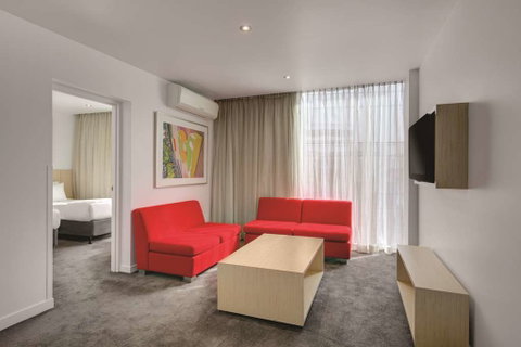 Travelodge Melbourne Docklands - Sydneys Hotel 9