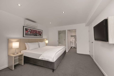 Travelodge Melbourne Docklands - Sydneys Hotel 12