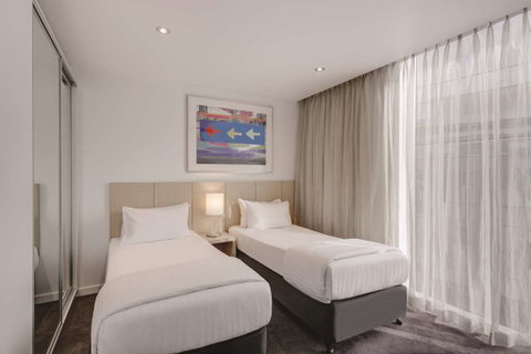 Travelodge Melbourne Docklands - Sydneys Hotel 13