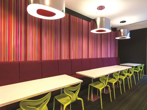 Travelodge Melbourne Docklands - Sydneys Hotel 17