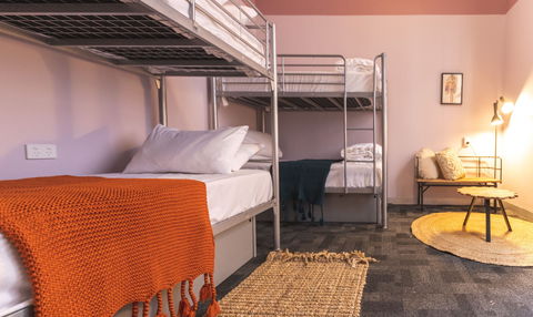 United Backpackers - Sydneys Hotel 4