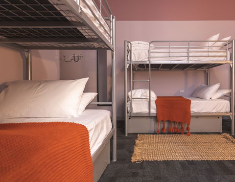 United Backpackers - Sydneys Hotel 5