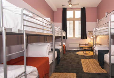 United Backpackers - Sydneys Hotel 9