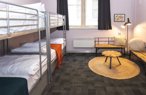 United Backpackers - Sydneys Hotel 12