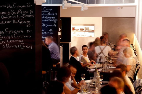 Adge Apartment Hotel - Sydneys Hotel 10