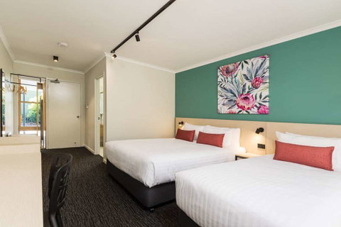 NIghtcap at Balaclava Hotel - Sydneys Hotel 2