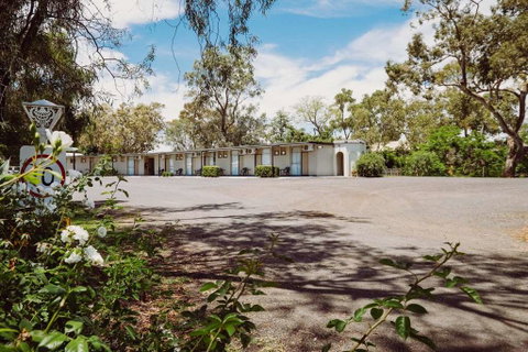 Artesian Spa Motor Inn - Sydneys Hotel 1