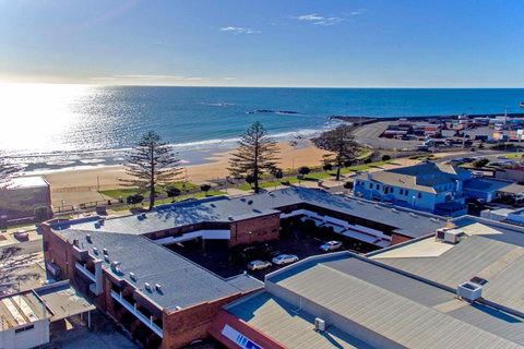 Beachfront Voyager Motor Inn - Sydneys Hotel 0